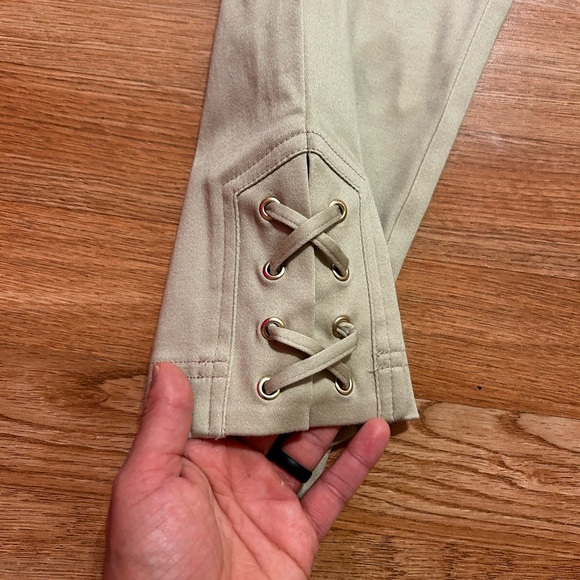 Khaki Capris Cahe - Picture 2 of 6